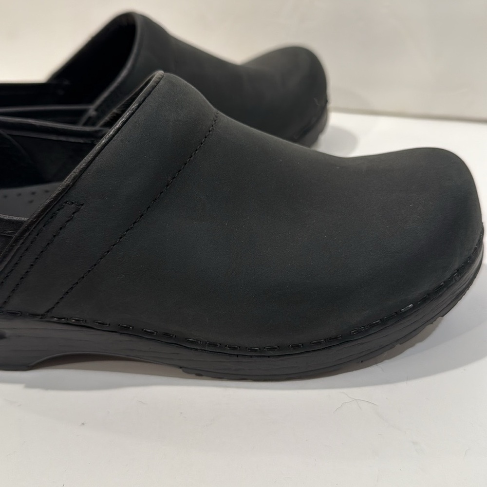 New Sanita Womens Black Pro Textured Oil Clog. No Box. Size EU38 US 7-7.5